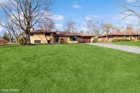 40 Glenbrook Dr, Prospect Heights, IL 60070