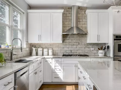 Kitchen - 381 Blackhawk Rd, Riverside, IL 60546 photo 2 of 6