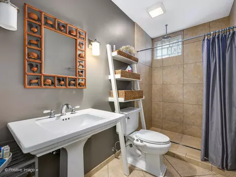 Bath - 381 Blackhawk Rd, Riverside, IL 60546 photo 6 of 6