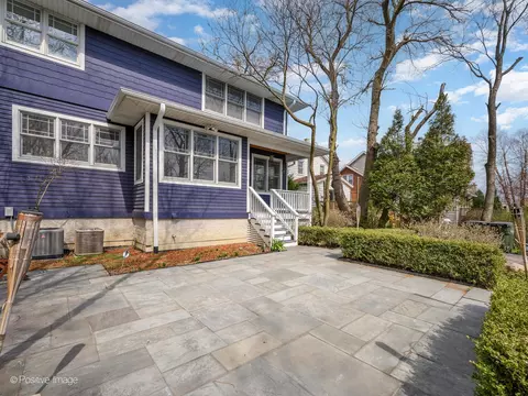 Exterior - 381 Blackhawk Rd, Riverside, IL 60546 photo 3 of 4