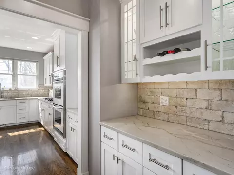 Kitchen - 381 Blackhawk Rd, Riverside, IL 60546 photo 1 of 6
