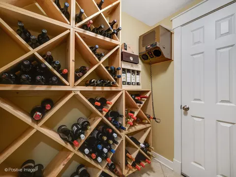 Kitchen - 381 Blackhawk Rd, Riverside, IL 60546 photo 6 of 6
