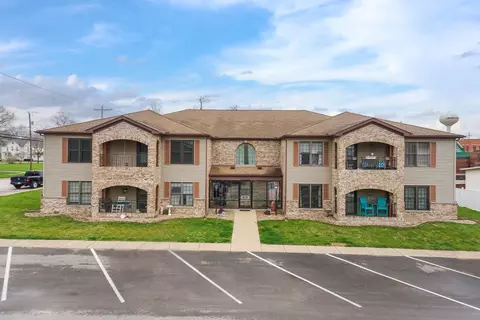 111 N Cedar St #2B, Lexington, IL 61753