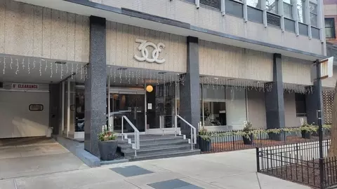 30 Elm St #14F, Chicago, IL 60611