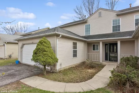 1939 Appaloosa Dr, Naperville, IL 60565