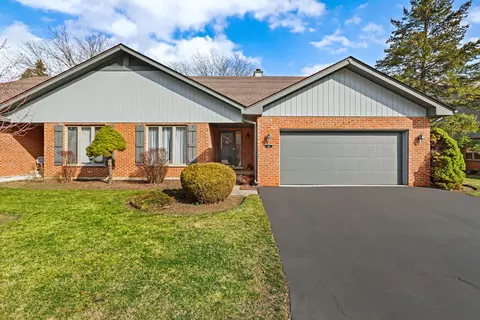 43 Royal Ln, Bloomingdale, IL 60108
