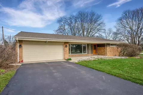 1 Coldren Dr, Prospect Heights, IL 60070