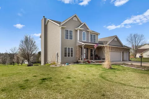 11 Fieldcrest Dr, Monticello, IL 61856