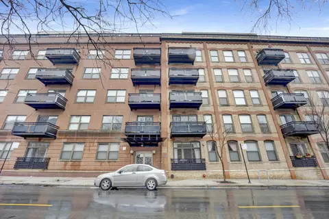 1735 W Diversey Pkwy #105, Chicago, IL 60614