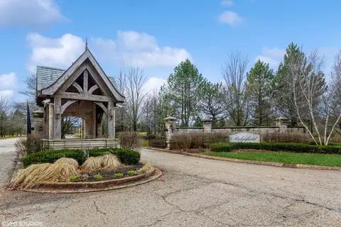 18 N566 Ridgefield Blvd, Huntley, IL 60142