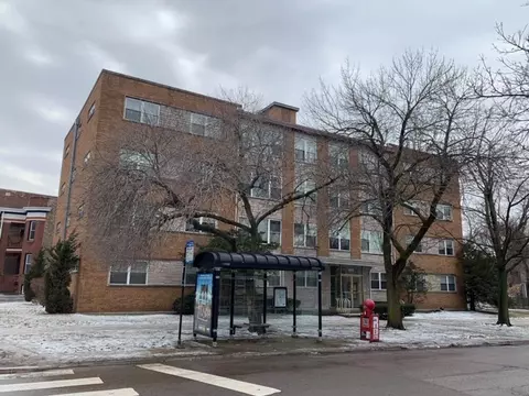 2055 W Lunt Ave #201, Chicago, IL 60645