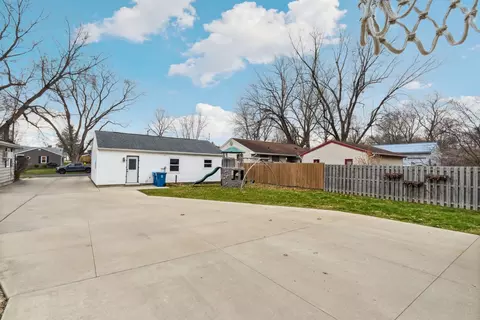 Exterior - 1105 Steinman St, Dixon, IL 61021 photo 2 of 4