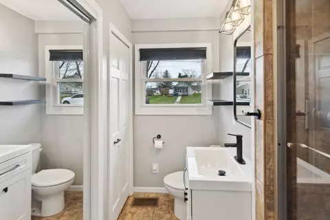 Bath - 1105 Steinman St, Dixon, IL 61021 photo 2 of 2