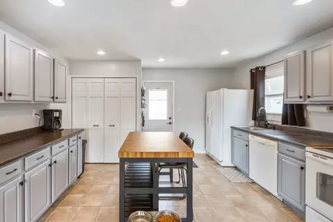 Kitchen - 1105 Steinman St, Dixon, IL 61021 photo 1 of 3