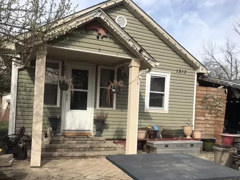 1213 Gates St, Aurora, IL 60505