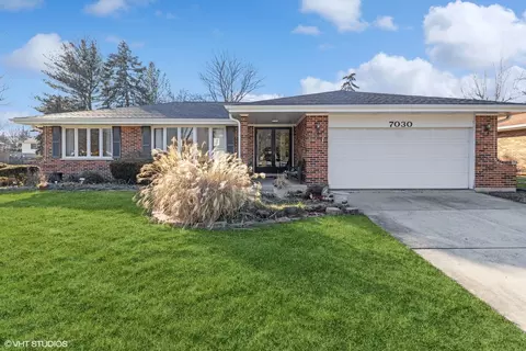 7030 Plymouth Rd, Downers Grove, IL 60516