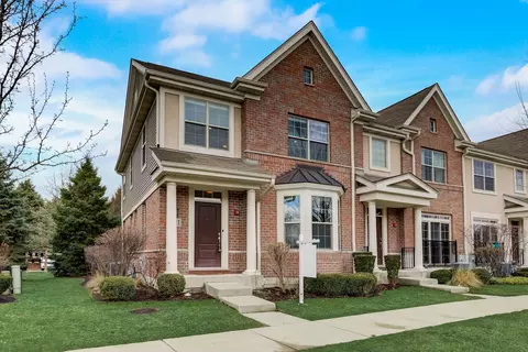 2121 Apple Hill Ln, Buffalo Grove, IL 60089