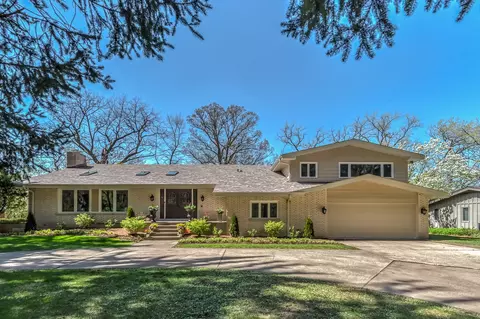 93 Lincolnshire Dr, Lincolnshire, IL 60069