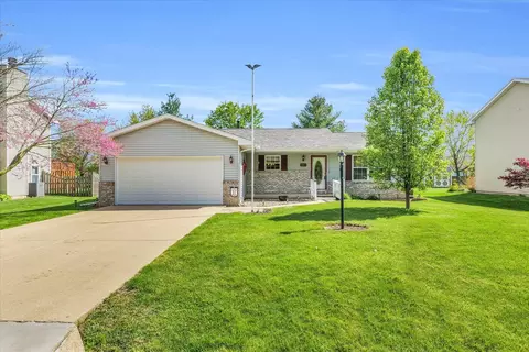 707 E Larmon St, Tolono, IL 61880