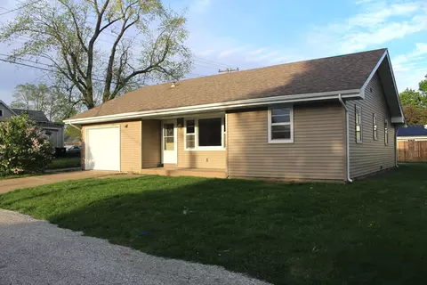 104 N Mulberry St, Clinton, IL 61727