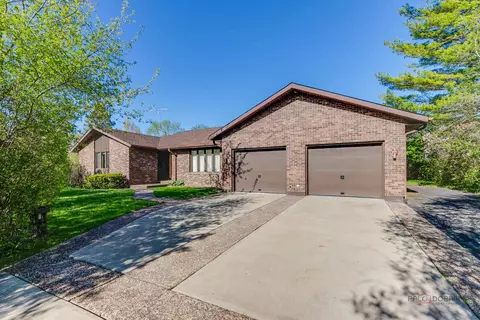 27062 N Elmwood Ave, Lake Forest, IL 60045