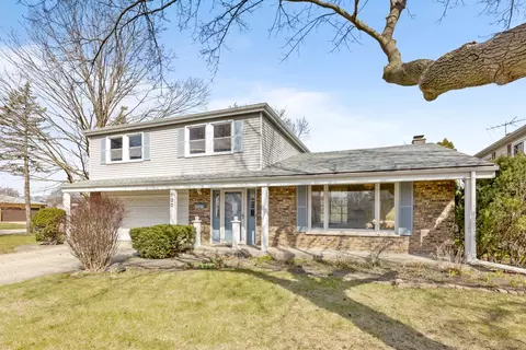 120 Ambleside Rd, Des Plaines, IL 60016