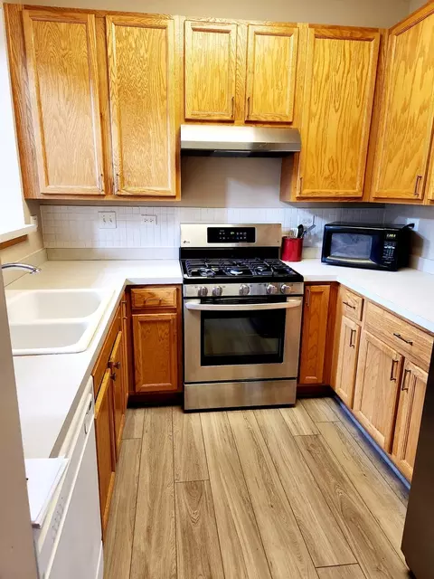 2263 Georgetown Cir, Aurora, IL 60503 photo 4