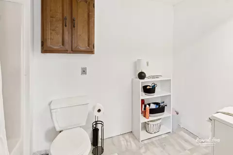 Bath - 964 W Stone St, Kankakee, IL 60901 photo 3 of 3