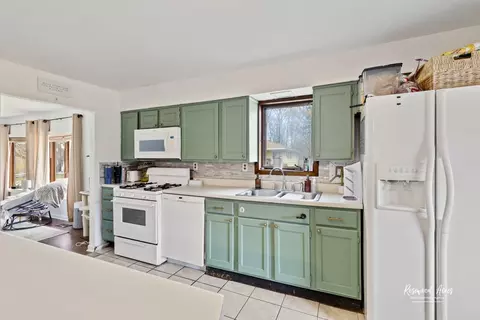 Kitchen - 964 W Stone St, Kankakee, IL 60901 photo 1 of 2