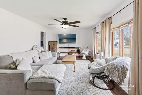 Living - 964 W Stone St, Kankakee, IL 60901 photo 1 of 1