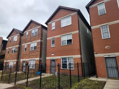 7919 S Phillips Ave, Chicago, IL 60617
