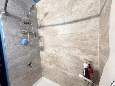 Bath - 595 S Fraser Ave, Kankakee, IL 60901 photo 2 of 3