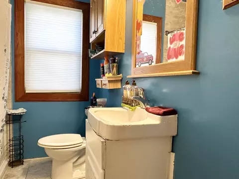 Bath - 595 S Fraser Ave, Kankakee, IL 60901 photo 1 of 3