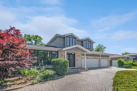 8049 W 88th St, Hickory Hills, IL 60457