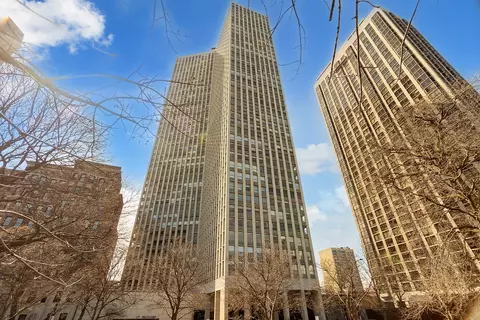 2626 N Lakeview Ave #1701, Chicago, IL 60614