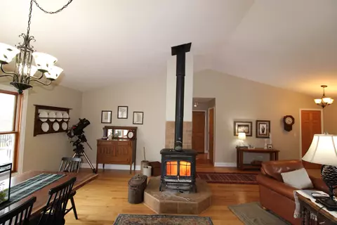 Living - 1709 Deerpass Rd, Marengo, IL 60152 photo 2 of 3