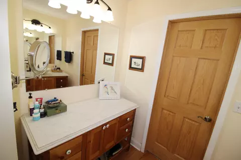 Bath - 1709 Deerpass Rd, Marengo, IL 60152 photo 2 of 5