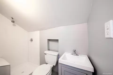 Bath - 3928 143rd St, Crestwood, IL 60445 photo 2 of 2