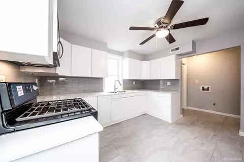 Kitchen - 3928 143rd St, Crestwood, IL 60445 photo 1 of 4