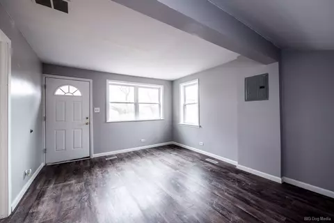 Living - 3928 143rd St, Crestwood, IL 60445 photo 2 of 2