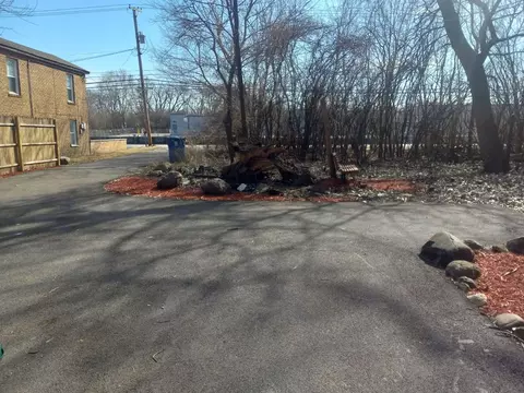 Exterior - 3928 143rd St, Crestwood, IL 60445 photo 5 of 6