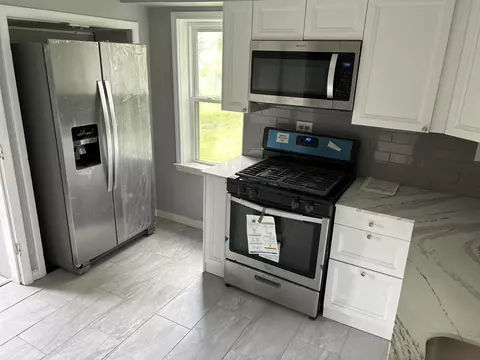 Kitchen - 3928 143rd St, Crestwood, IL 60445 photo 2 of 4