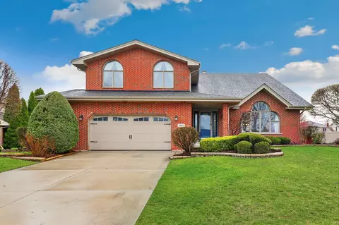 1805 Harcourt Dr, Woodridge, IL 60517