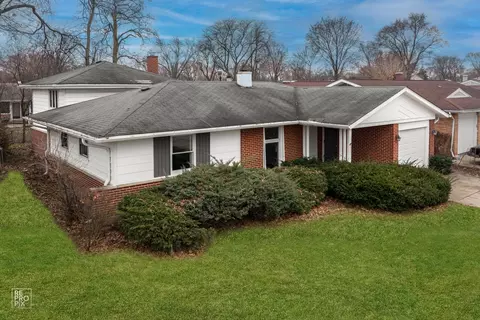 11 Evergreen St, Elk Grove Village, IL 60007