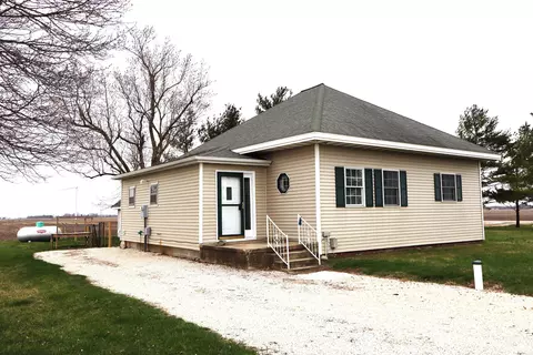 2103 E 500 N Rd, Paxton, IL 60957