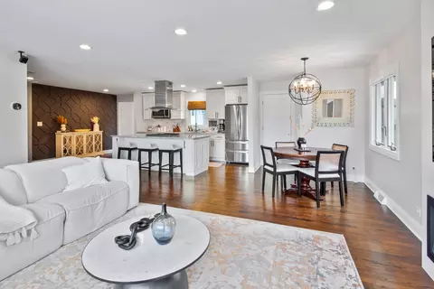 505 E Holly Ave, Mount Prospect, IL 60056 photo 8