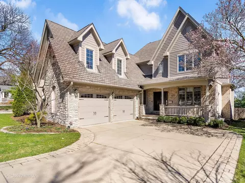 271 Holmes Ave, Clarendon Hills, IL 60514
