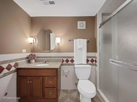 Bath - 679 Biltmore Dr, Bartlett, IL 60103 photo 4 of 4