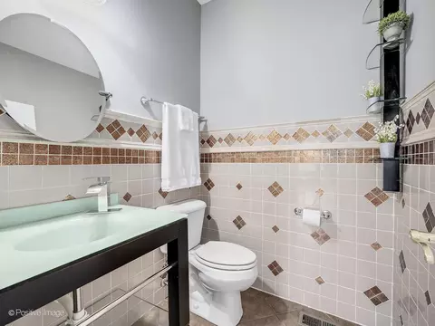 Bath - 679 Biltmore Dr, Bartlett, IL 60103 photo 1 of 4