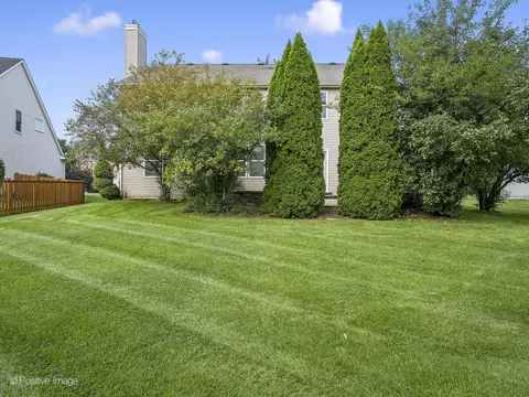 Exterior - 679 Biltmore Dr, Bartlett, IL 60103 photo 3 of 5